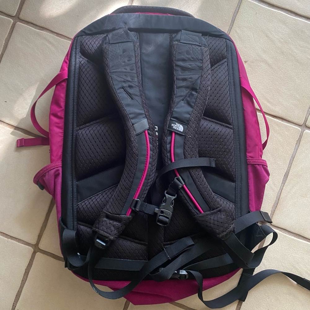 The North Face RECON Backpack in Excellent Condition! - Picture 2 of 4